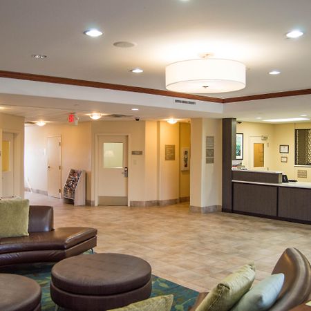 Candlewood Victoria By Ihg Exterior photo