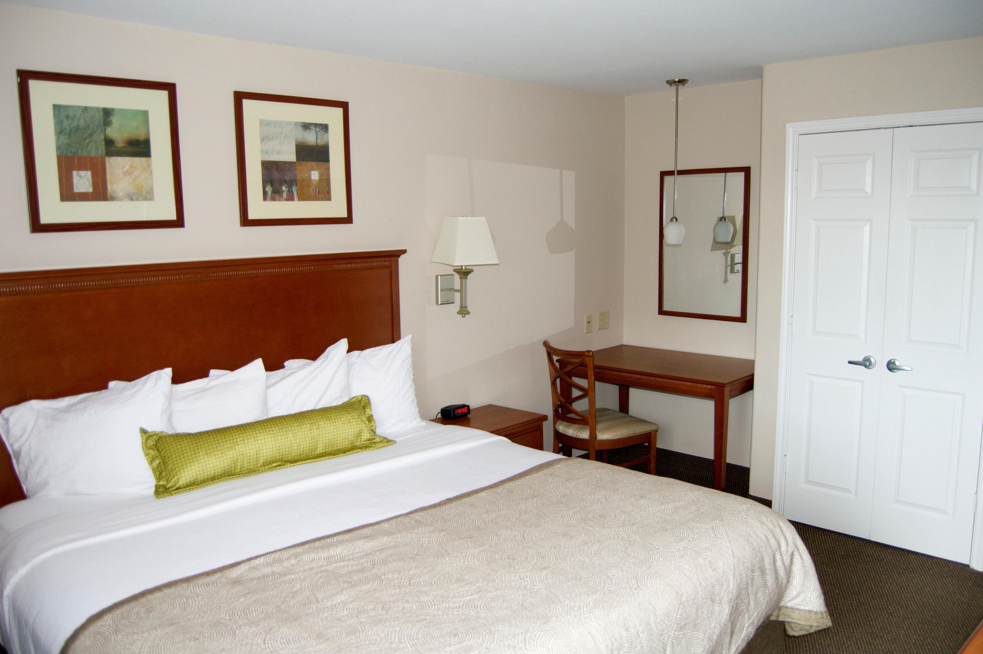 Candlewood Victoria By Ihg Exterior photo