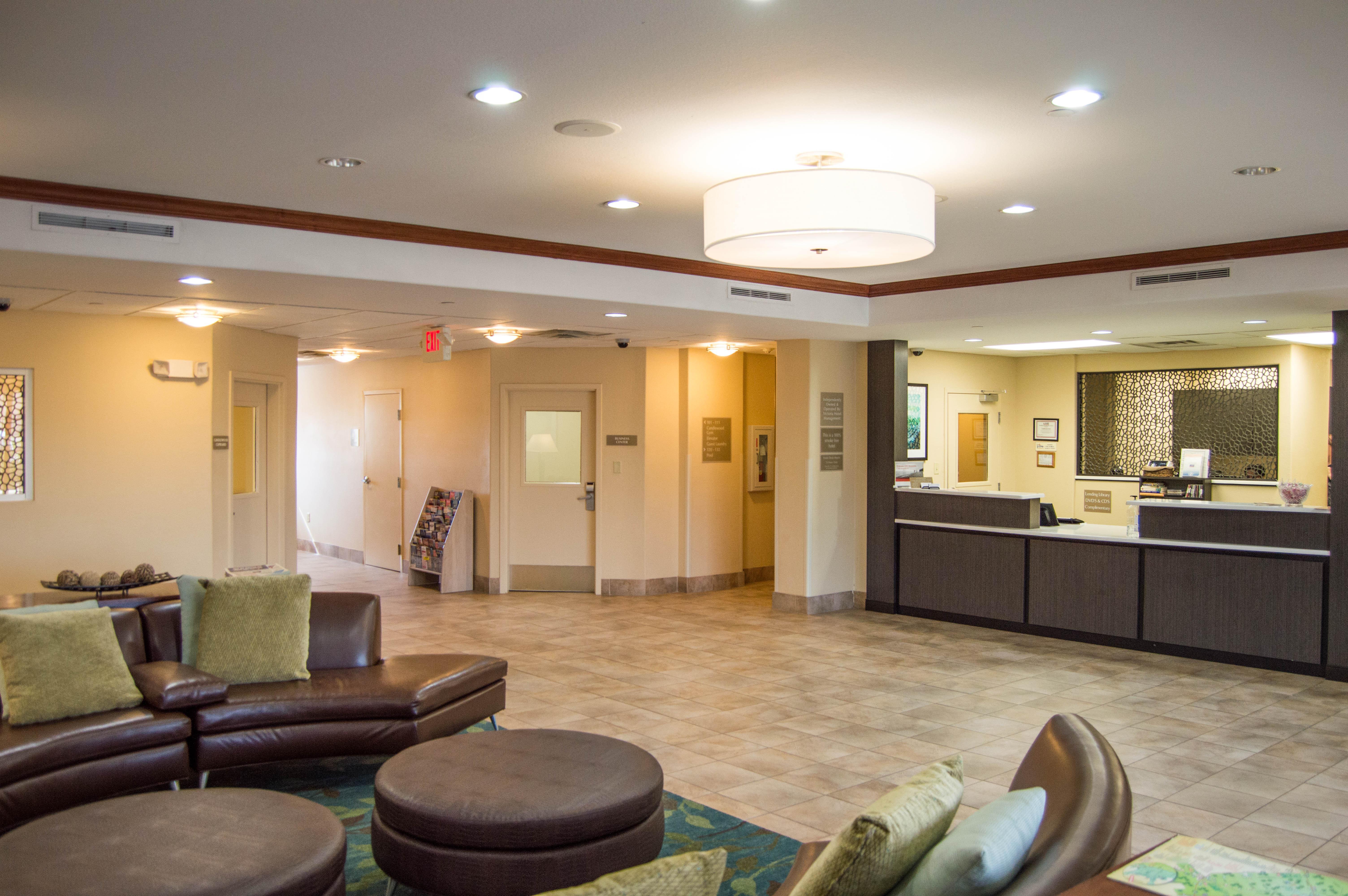 Candlewood Victoria By Ihg Exterior photo