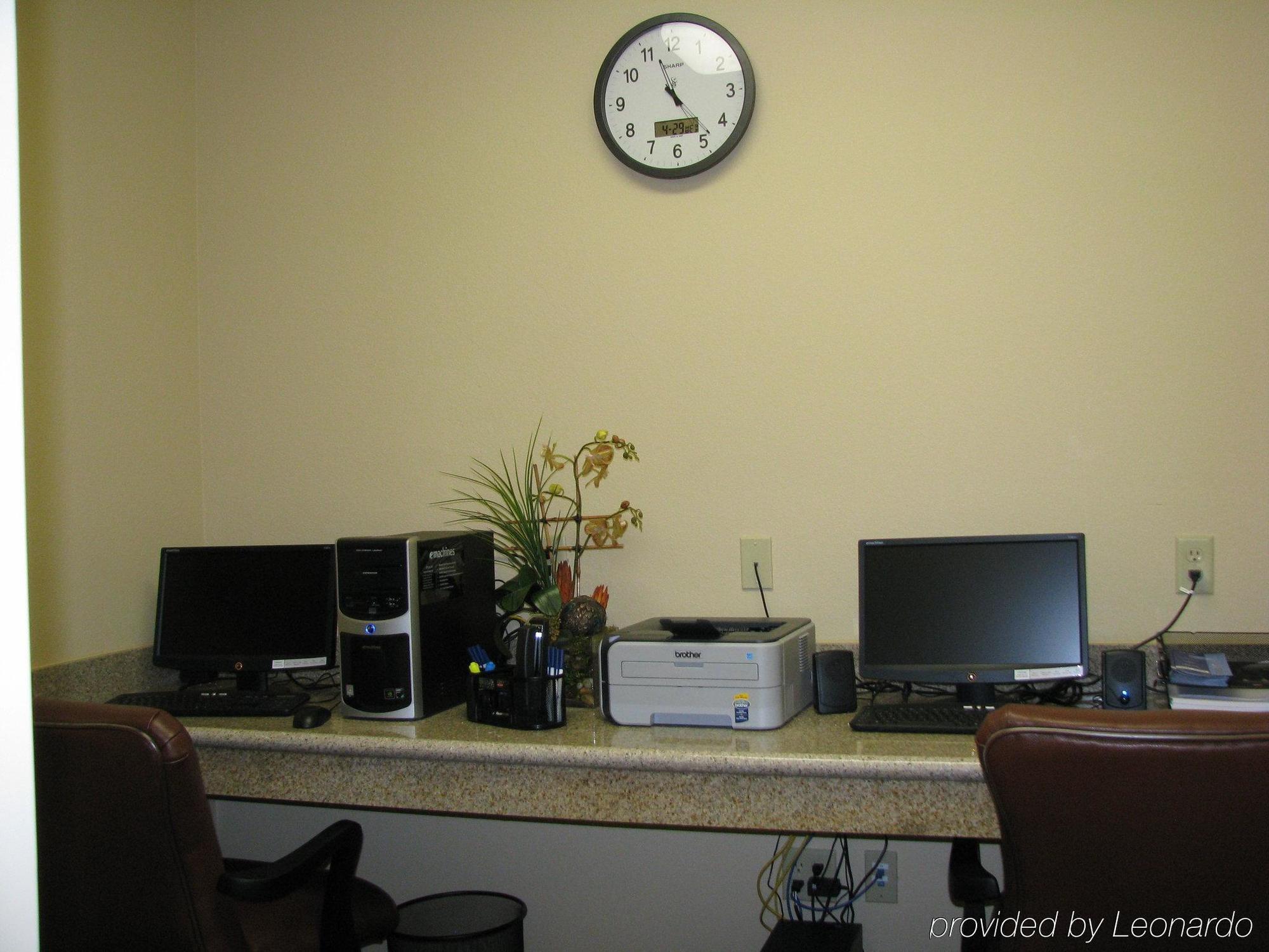 Candlewood Victoria By Ihg Facilities photo