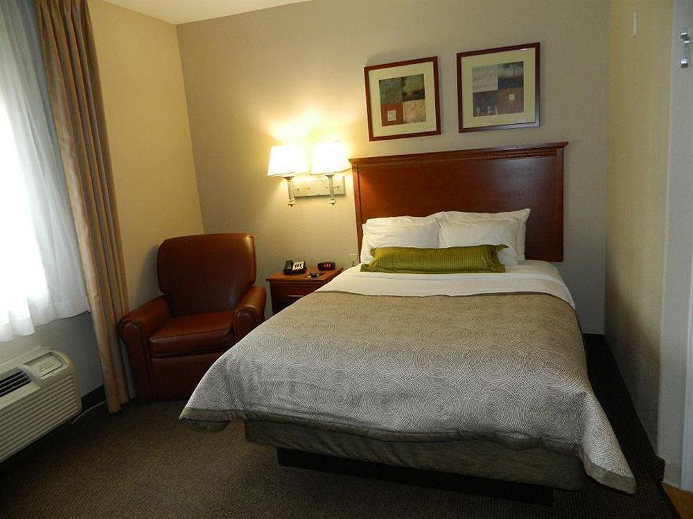 Candlewood Victoria By Ihg Exterior photo