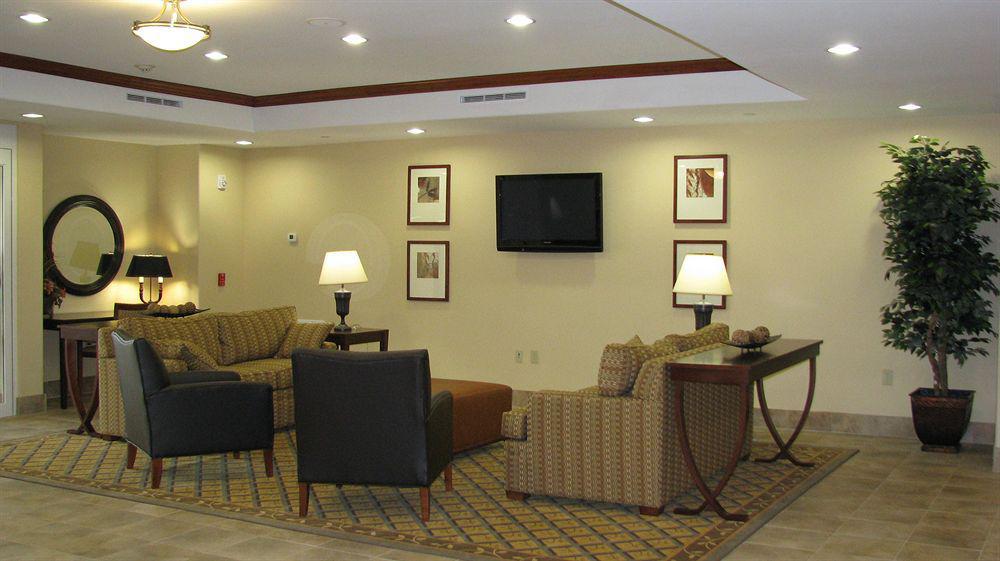 Candlewood Victoria By Ihg Exterior photo
